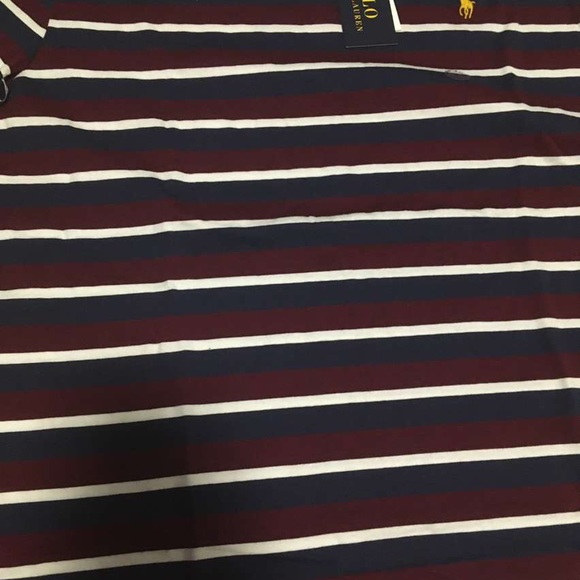 4 shirts for a great deal - Picture 4 of 4